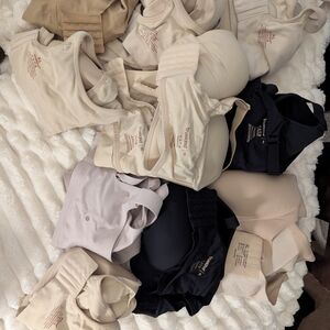 Seamless Beige and Black Intimates Set